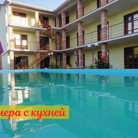 Solnechnaia Dacha Aparthotel Затока Екстериор снимка