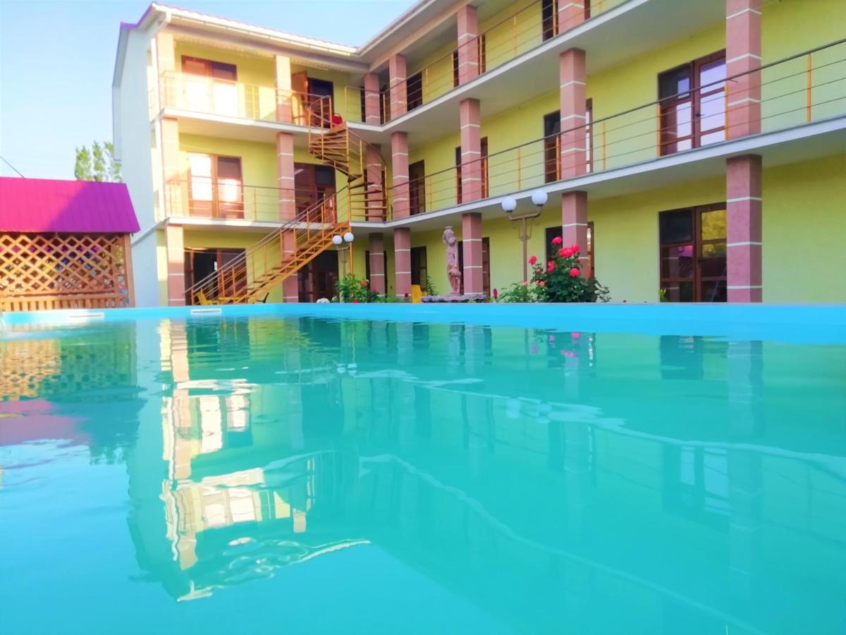 Solnechnaia Dacha Aparthotel Затока Екстериор снимка